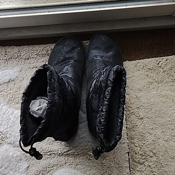 Bogs Black Camouflage 9 Women's Winter Boots NWOT - Picture 10 of 15
